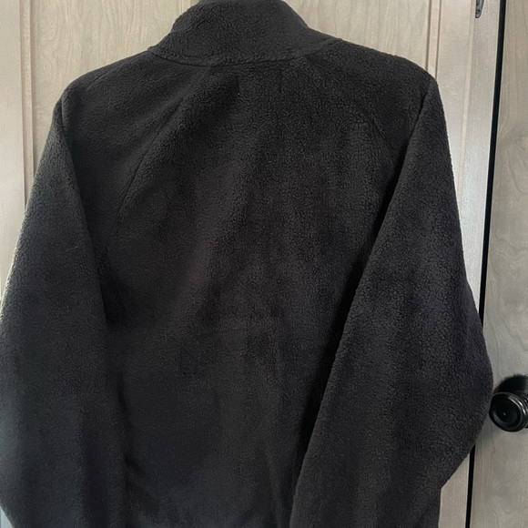 Liv Women’s Heavyweight fleece jacket in black - Picture 3 of 4